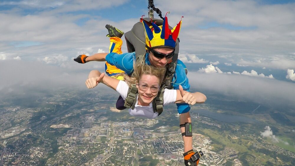 Skydiving tandem in the sky