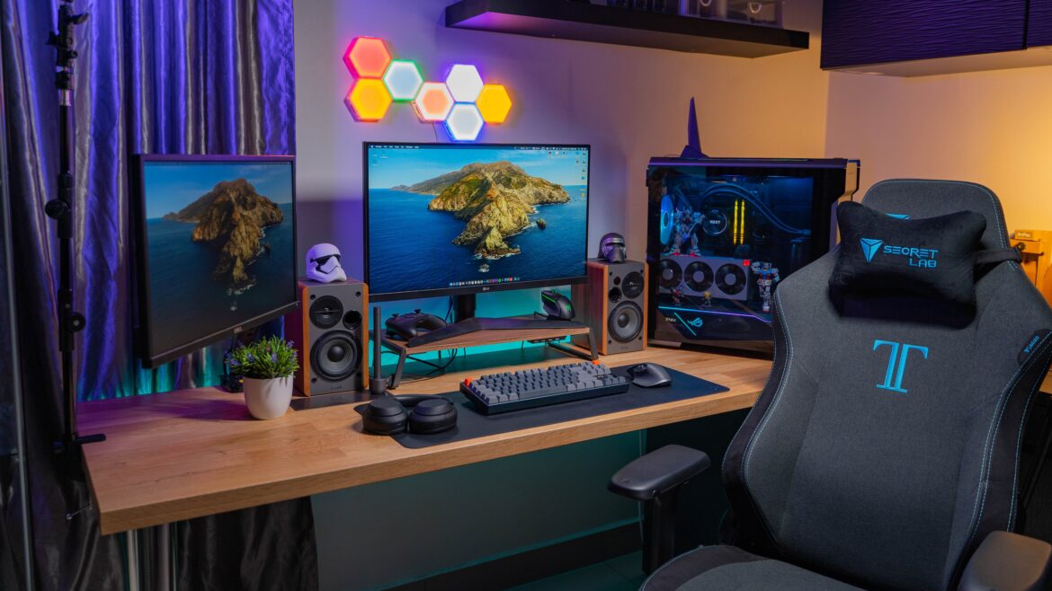 A fully professional gaming setup included two screens, a CPU, keyboard, speakers, mouse, aesthetic lights and a gaming chair